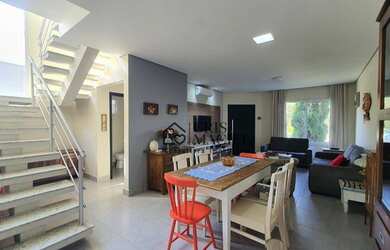 Imagem: A casa em condomínio possui 3 Dormitórios, 4 Banheiros, 2