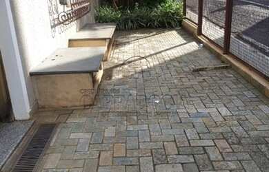 Imagem: A casa possui 5 Dormitórios, 2 Banheiros, 200m² de Área e