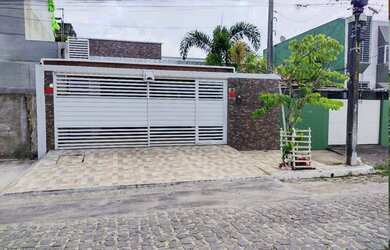 Imagem: A casa possui 3 Dormitórios, 4 Banheiros, 2 Vagas na garagem