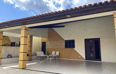 Imagem: A casa em condomínio possui 3 Dormitórios, 2 Banheiros, 3