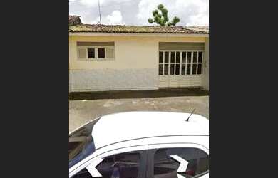 Imagem: A casa possui 3 Dormitórios, 1 Banheiro, 4 Vagas na garagem