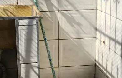 Imagem: A casa possui 1 Dormitório e 1 Banheiro e está localizado