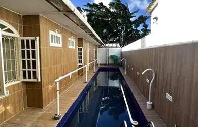 Imagem: A casa possui 5 Dormitórios, 5 Banheiros, 4 Vagas na garagem