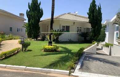 Imagem: A casa em condomínio possui 4 Dormitórios, 5 Banheiros, 4