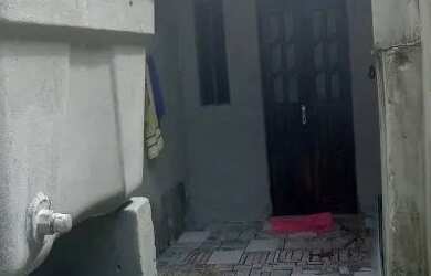 Imagem: A casa possui 3 Dormitórios e 1 Banheiro e está localizado