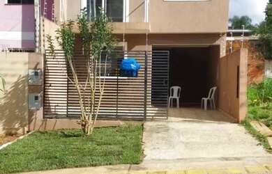 Imagem: A casa possui 3 Dormitórios, 2 Banheiros, 1 Vaga na garagem