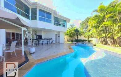 Imagem: A casa em condomínio possui 4 Dormitórios, 5 Banheiros, 5