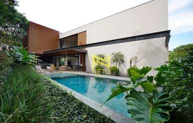 Imagem: A casa em condomínio possui 4 Dormitórios, 5 Banheiros, 4