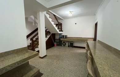 Imagem: A casa possui 4 Dormitórios, 4 Banheiros e 350m² de Área