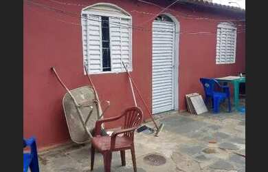 Imagem: A casa possui 3 Dormitórios, 2 Banheiros, 150m² de Área e