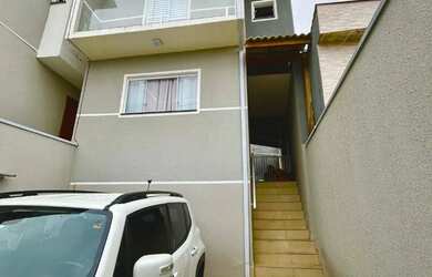 Imagem: A casa possui 2 Dormitórios, 3 Banheiros, 2 Vagas na garagem