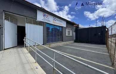 Imagem: A casa possui 5 Dormitórios, 5 Banheiros, 4 Vagas na garagem