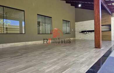 Imagem: A casa possui 3 Dormitórios, 2 Banheiros, 4 Vagas na garagem