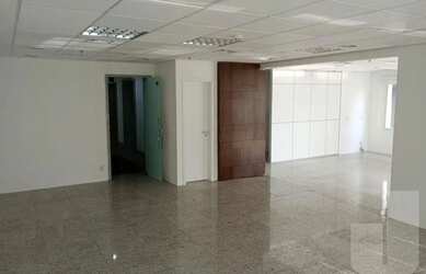 Imagem: O depósito possui 4 Vagas na garagem, 100m² de Área e está