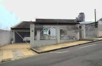 Imagem: A casa possui 3 Dormitórios, 3 Banheiros, 3 Vagas na garagem