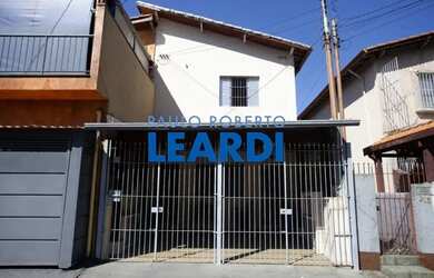 Imagem: A casa possui 2 Dormitórios, 2 Banheiros, 1 Vaga na garagem