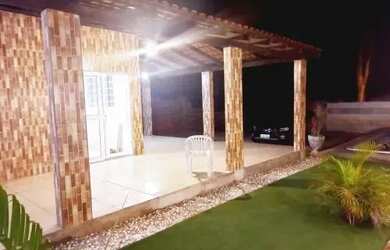 Imagem: A casa possui 3 Dormitórios, 2 Banheiros, 2 Vagas na garagem