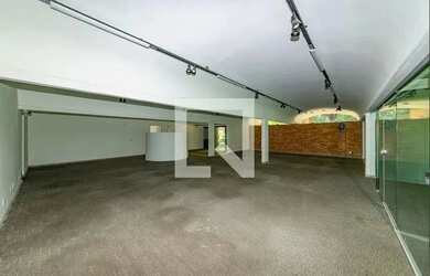 Imagem: A casa possui 5 Dormitórios, 2 Banheiros, 845m² de Área e