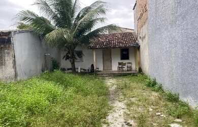 Imagem: A casa possui 2 Dormitórios, 1 Banheiro e 240m² de Área e