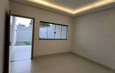 Imagem: A casa possui 2 Dormitórios, 2 Banheiros, 2 Vagas na garagem