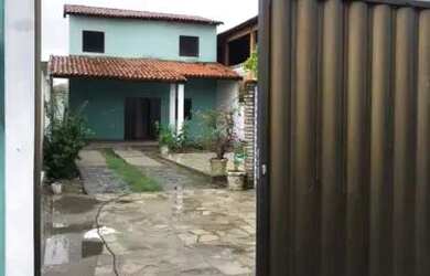 Imagem: A casa possui 2 Dormitórios, 2 Banheiros, 2 Vagas na garagem