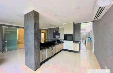 Imagem: A casa em condomínio possui 4 Dormitórios, 5 Banheiros, 4