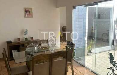 Imagem: A casa possui 3 Dormitórios, 4 Banheiros, 5 Vagas na garagem