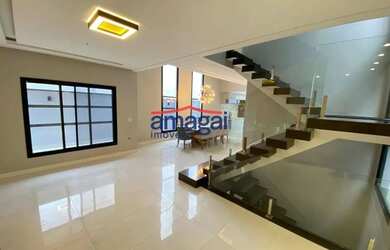 Imagem: A casa em condomínio possui 3 Dormitórios, 3 Banheiros, 4