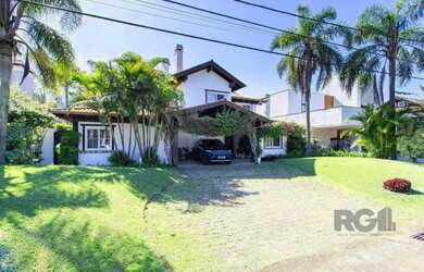 Imagem: A casa em condomínio possui 4 Dormitórios, 5 Banheiros, 5