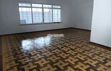 Imagem: O depósito possui 3 Vagas na garagem, 222m² de Área e está