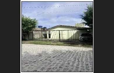 Imagem: A casa possui 2 Dormitórios, 1 Banheiro, 1 Vaga na garagem