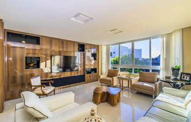 Imagem: A casa possui 3 Dormitórios, 5 Banheiros, 3 Vagas na garagem