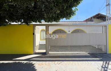 Imagem: A casa possui 5 Dormitórios, 4 Banheiros, 3 Vagas na garagem