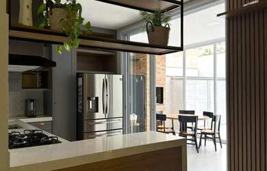 Imagem: A casa em condomínio possui 3 Dormitórios, 2 Banheiros, 4