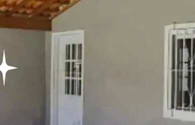 Imagem: A casa possui 2 Dormitórios, 2 Banheiros, 2 Vagas na garagem