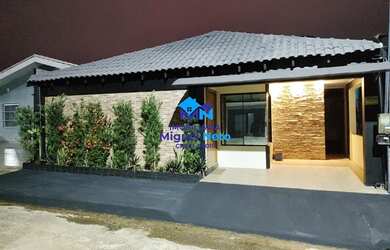 Imagem: A casa possui 3 Dormitórios, 3 Banheiros, 2 Vagas na garagem