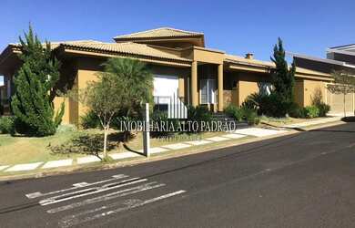 Imagem: A casa em condomínio possui 3 Dormitórios, 4 Banheiros, 4