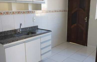 Imagem: A kitnet possui 2 Dormitórios, 1 Banheiro, Varanda e está