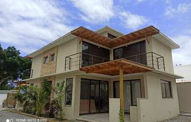 Imagem: A casa possui 3 Dormitórios, 4 Banheiros, 100m² de Área e