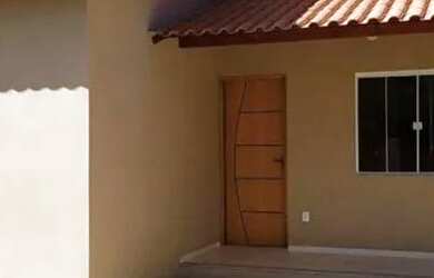 Imagem: A casa possui 3 Dormitórios, 1 Banheiro, 1 Vaga na garagem