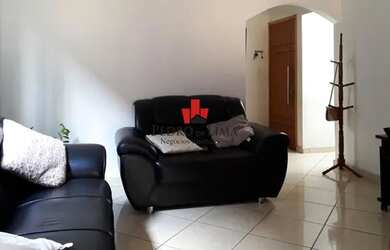 Imagem: A casa possui 5 Dormitórios, 4 Banheiros, 4 Vagas na garagem