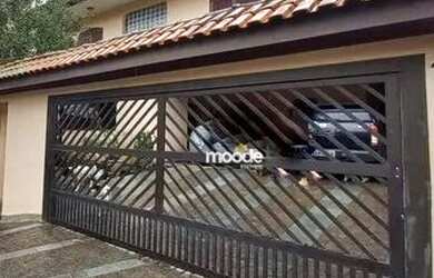 Imagem: A casa possui 4 Dormitórios, 3 Banheiros, 5 Vagas na garagem