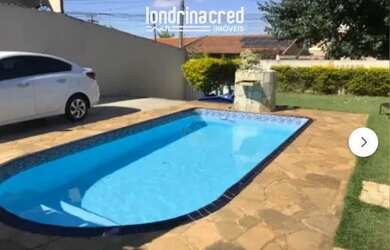 Imagem: A casa possui 2 Dormitórios, 2 Banheiros, 3 Vagas na garagem