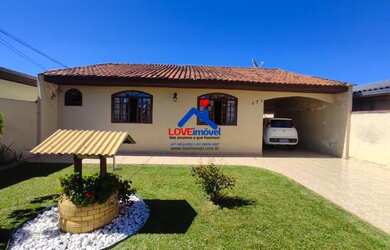 Imagem: A casa possui 3 Dormitórios, 1 Banheiro, 4 Vagas na garagem