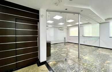 Imagem: O depósito para alugar possui e está localizado em Vila Ema