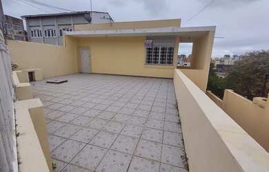 Imagem: O depósito possui 3 Vagas na garagem e 310m² de Área e está