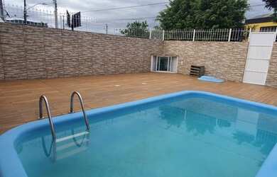 Imagem: A casa possui 5 Dormitórios, 2 Banheiros, 4 Vagas na garagem