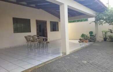 Imagem: A casa possui 2 Dormitórios, 2 Banheiros e 125m² de Área