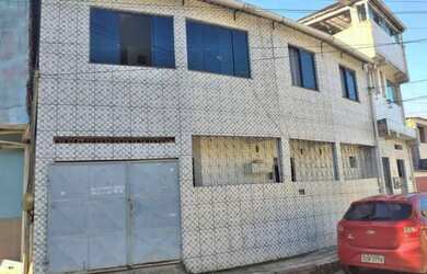 Imagem: A casa possui 3 Dormitórios, 2 Banheiros, 1 Vaga na garagem