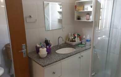 Imagem: A casa possui 3 Dormitórios, 5 Banheiros, 1 Vaga na garagem